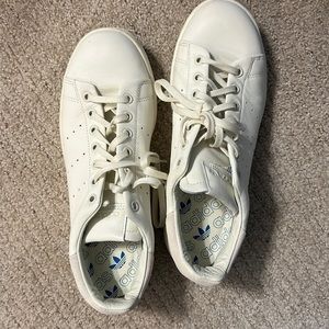 Like new white leather Stan smith - men’s size 9